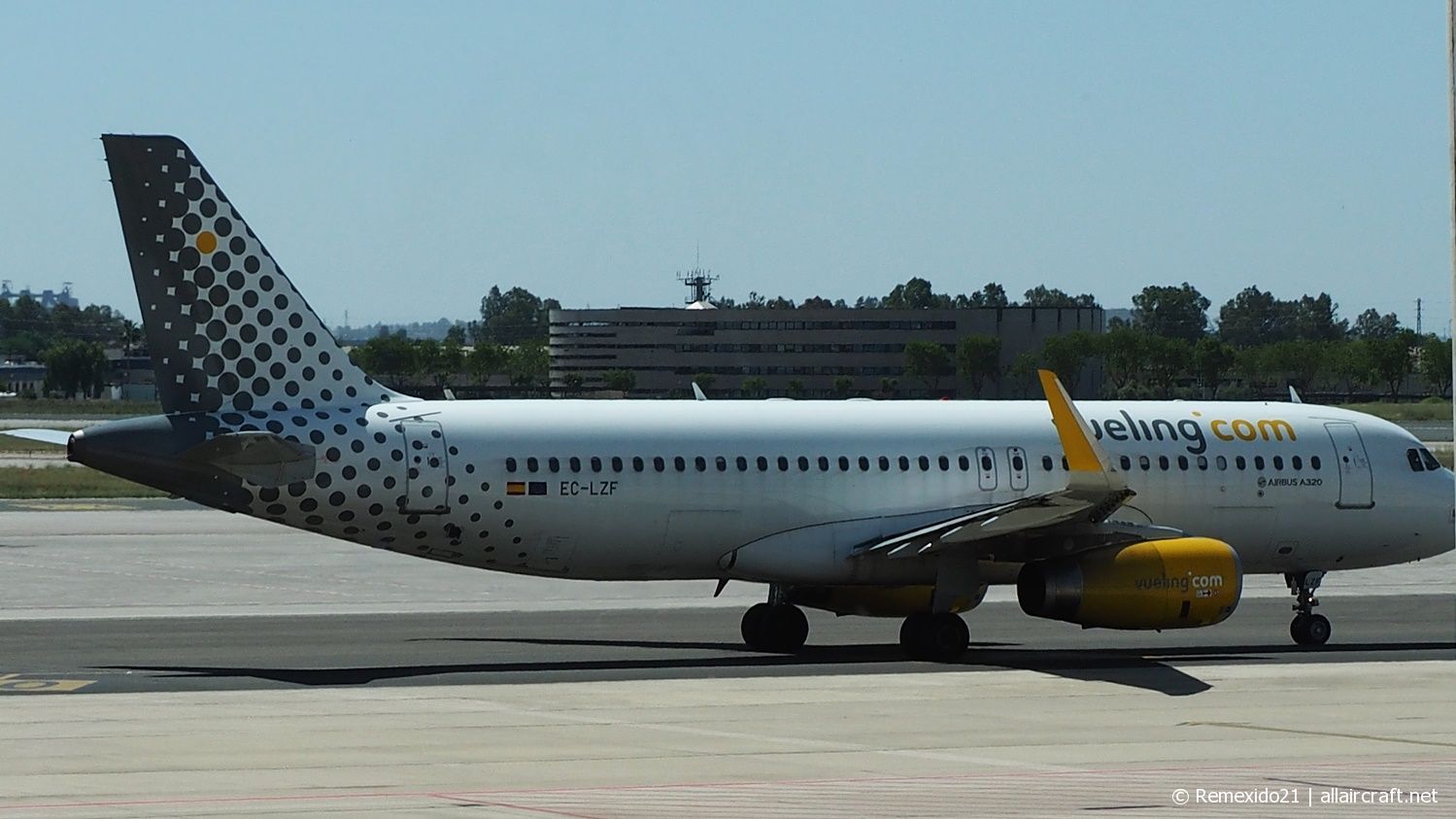 EC-LZF · Airbus A320-232(WL) · (SVQ / LEZL)