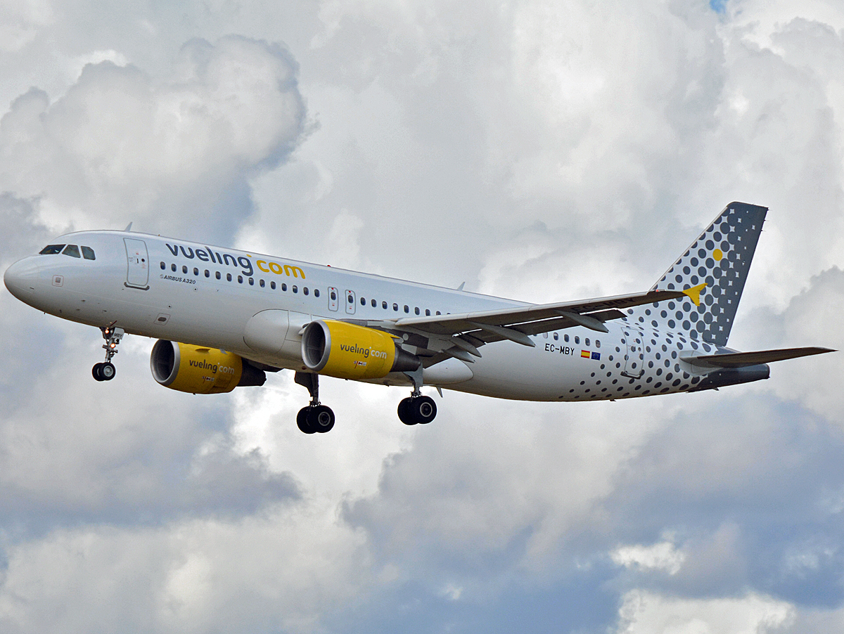 EC-MBY · Airbus A320-214 · (CPH / EKCH)