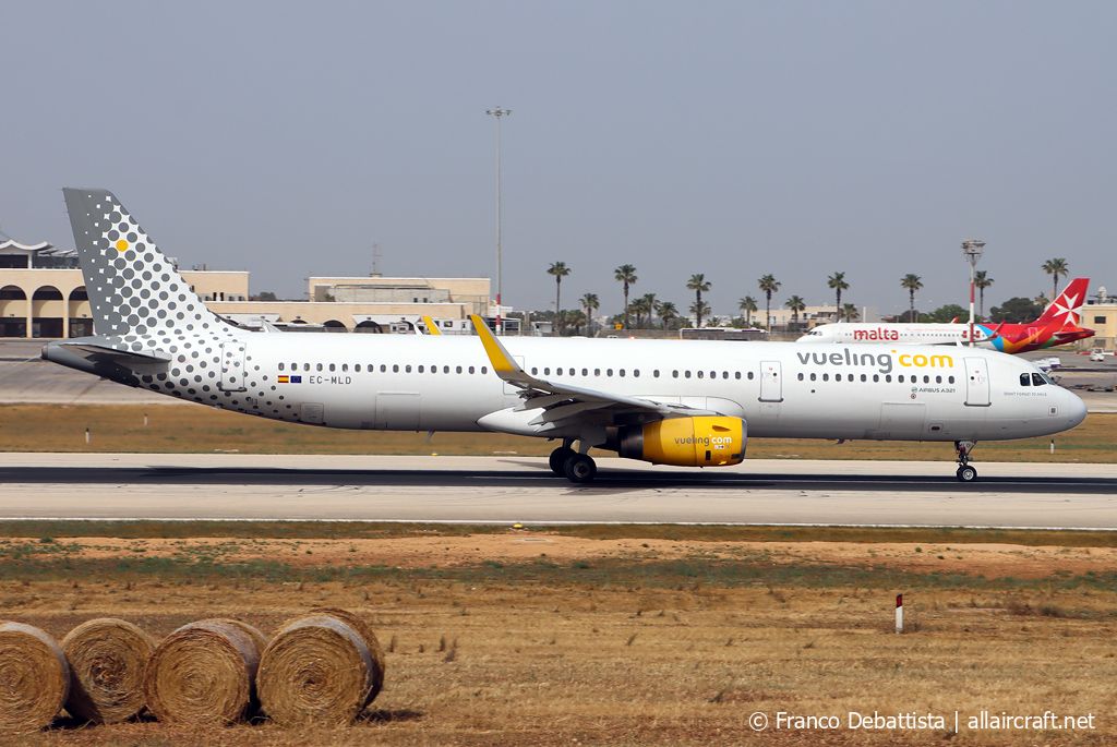 EC-MLD · Airbus A321-231 · (MLA / LMML)