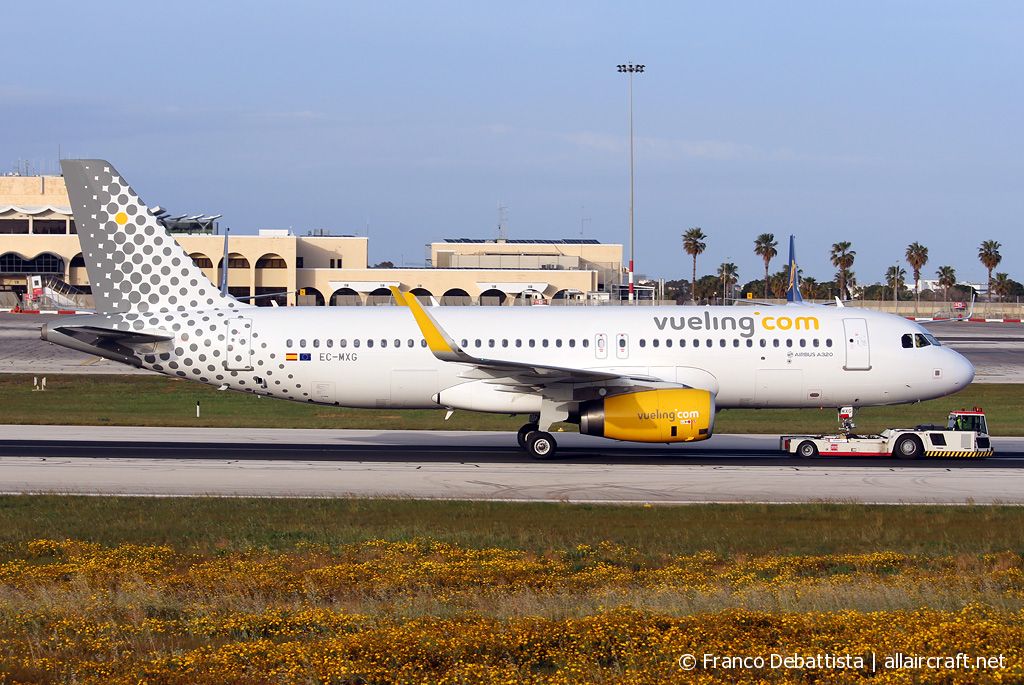 EC-MXG · Airbus A320-232 · (MLA / LMML)