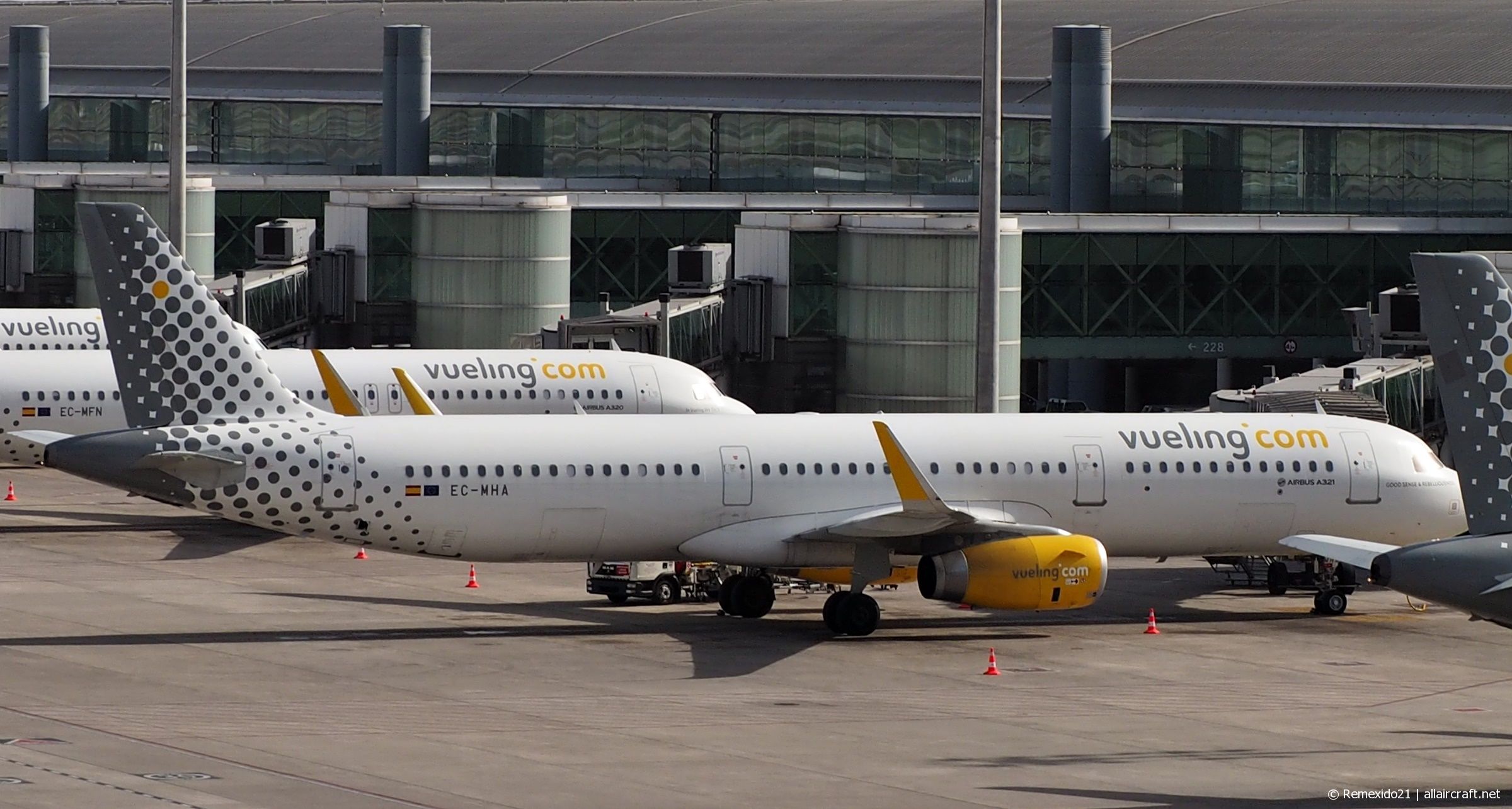 EC-MHA (6684) 2015 Airbus A321-231(WL)