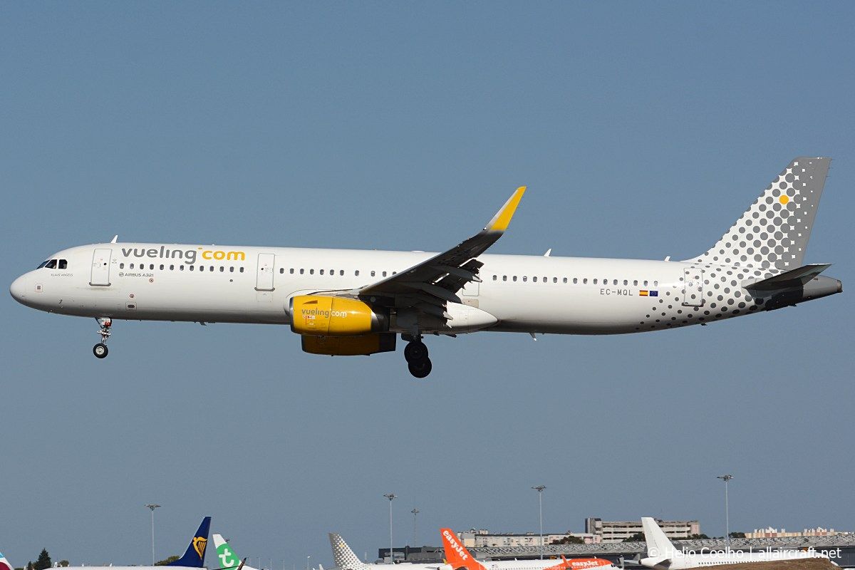 EC-MQL (7621) 2017 Airbus A321-231(WL)