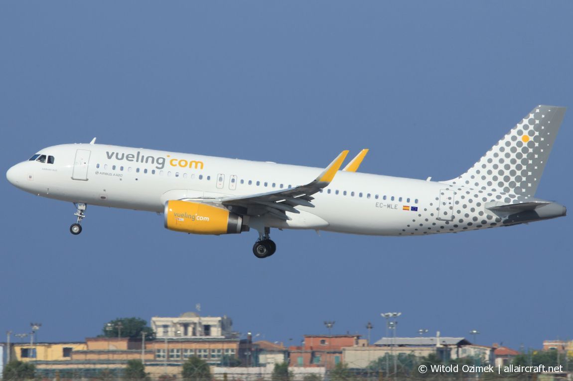 EC-MLE · Airbus A320-232(WL) · (FCO / LIRF)