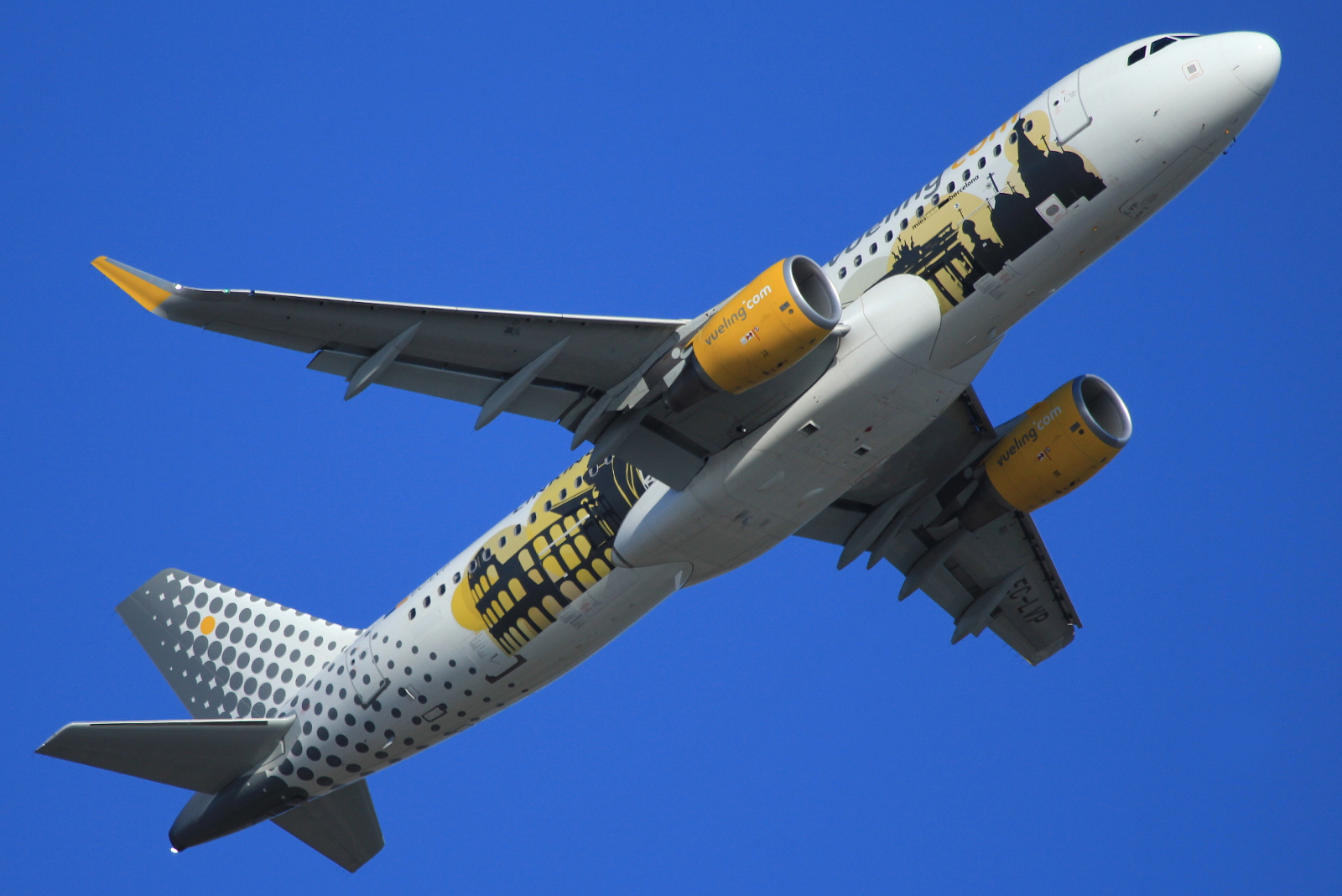 EC-LVP (5587) 2013 Airbus A320-214(WL)