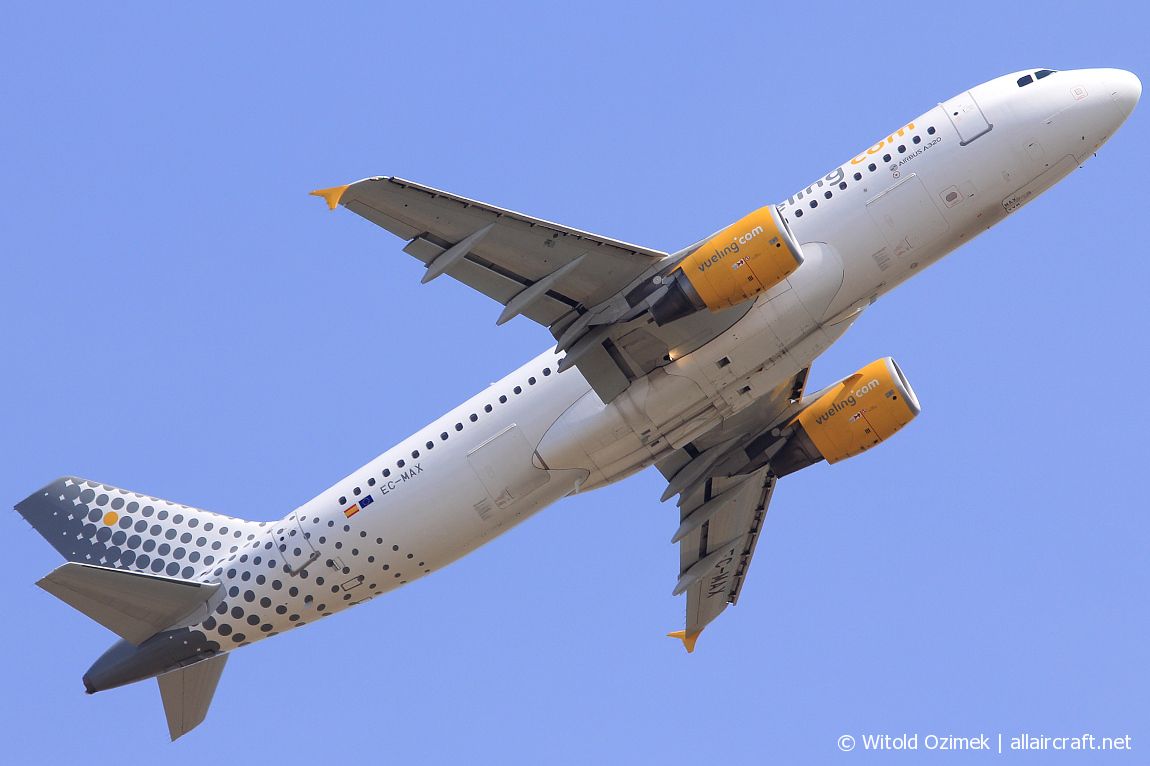 EC-MAX · Airbus A320-214 · (FCO / LIRF)