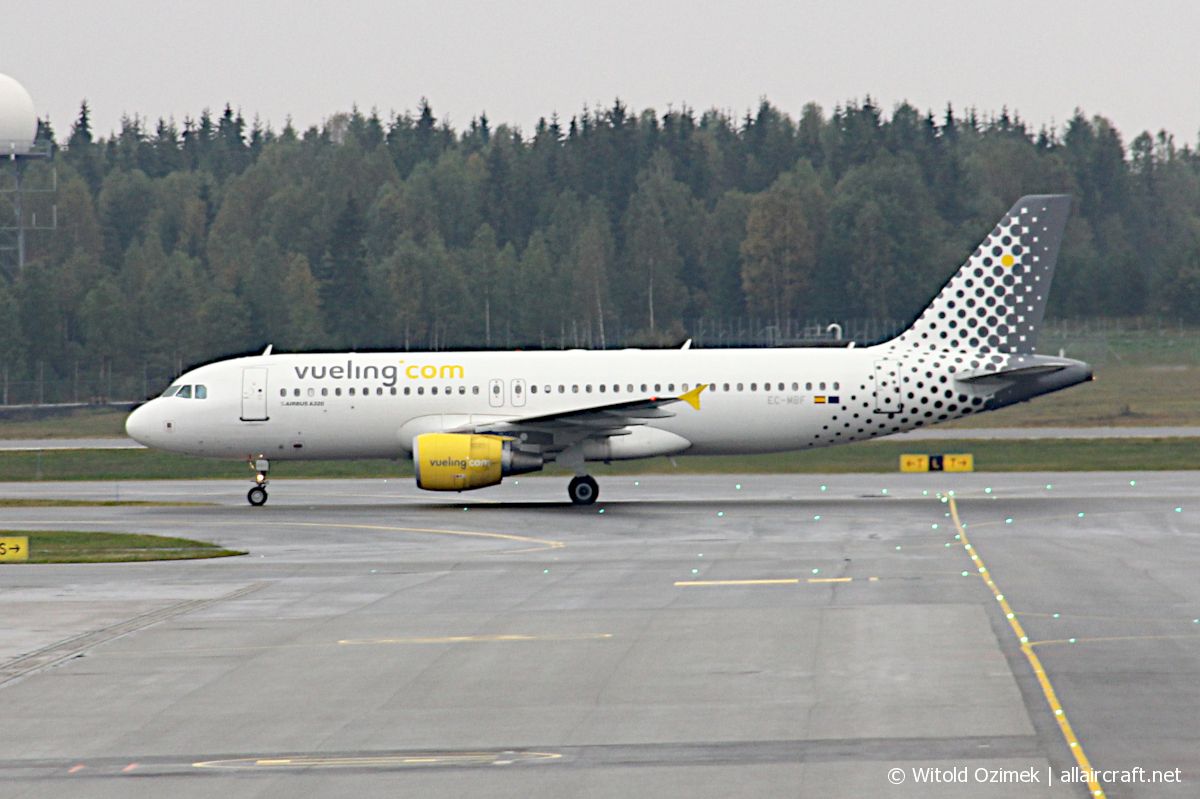EC-MBF (3492) 2008 Airbus A320-214