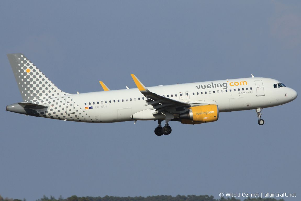 EC-MAH · Airbus A320-214(WL) · (FCO / LIRF)