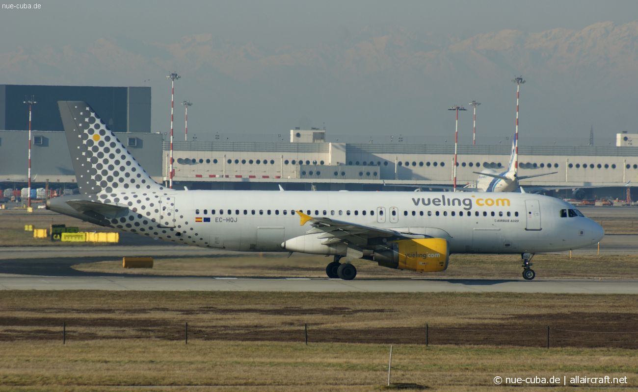 EC-HQJ (1430) 2001 Airbus A320-214