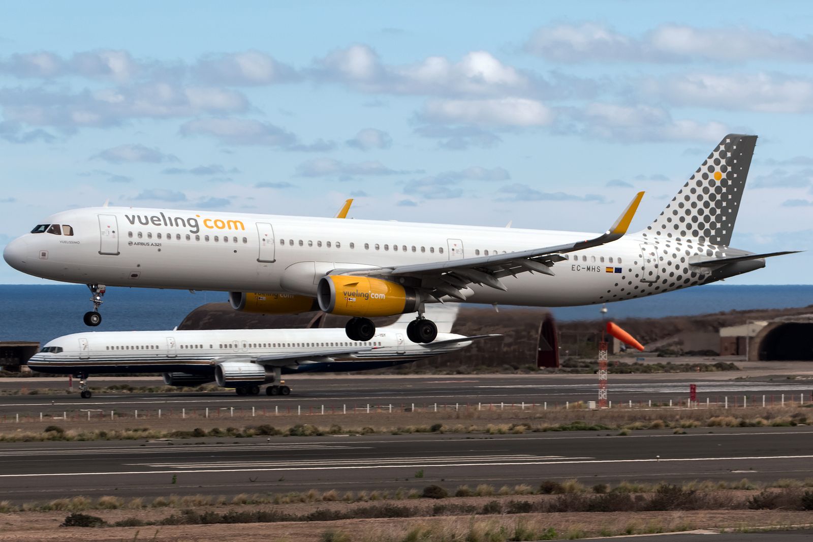 EC-MHS (6740) 2015 Airbus A321-231(WL)