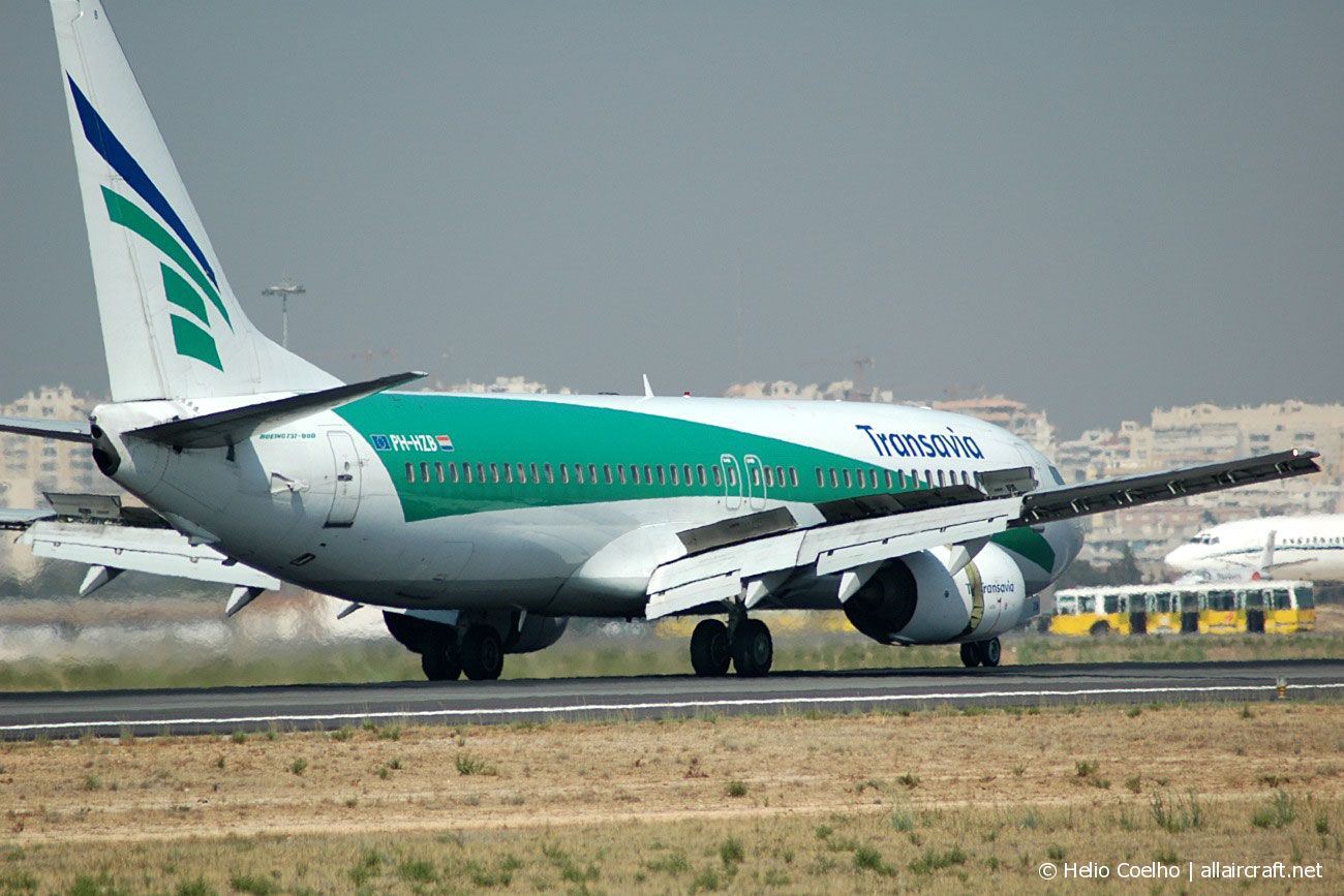 PH-HZB · Boeing 737-8K2(WL) · (FAO / LPFR)