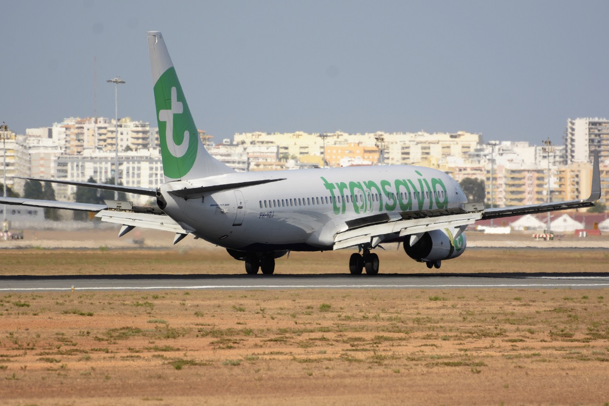 PH-HZJ (30389) 2000 Boeing 737-8K2(WL)