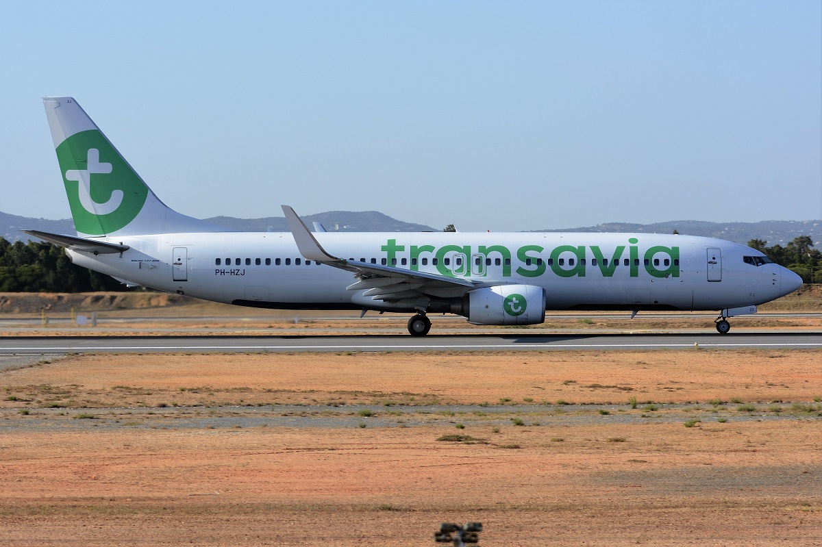 PH-HZJ (30389) 2000 Boeing 737-8K2(WL)
