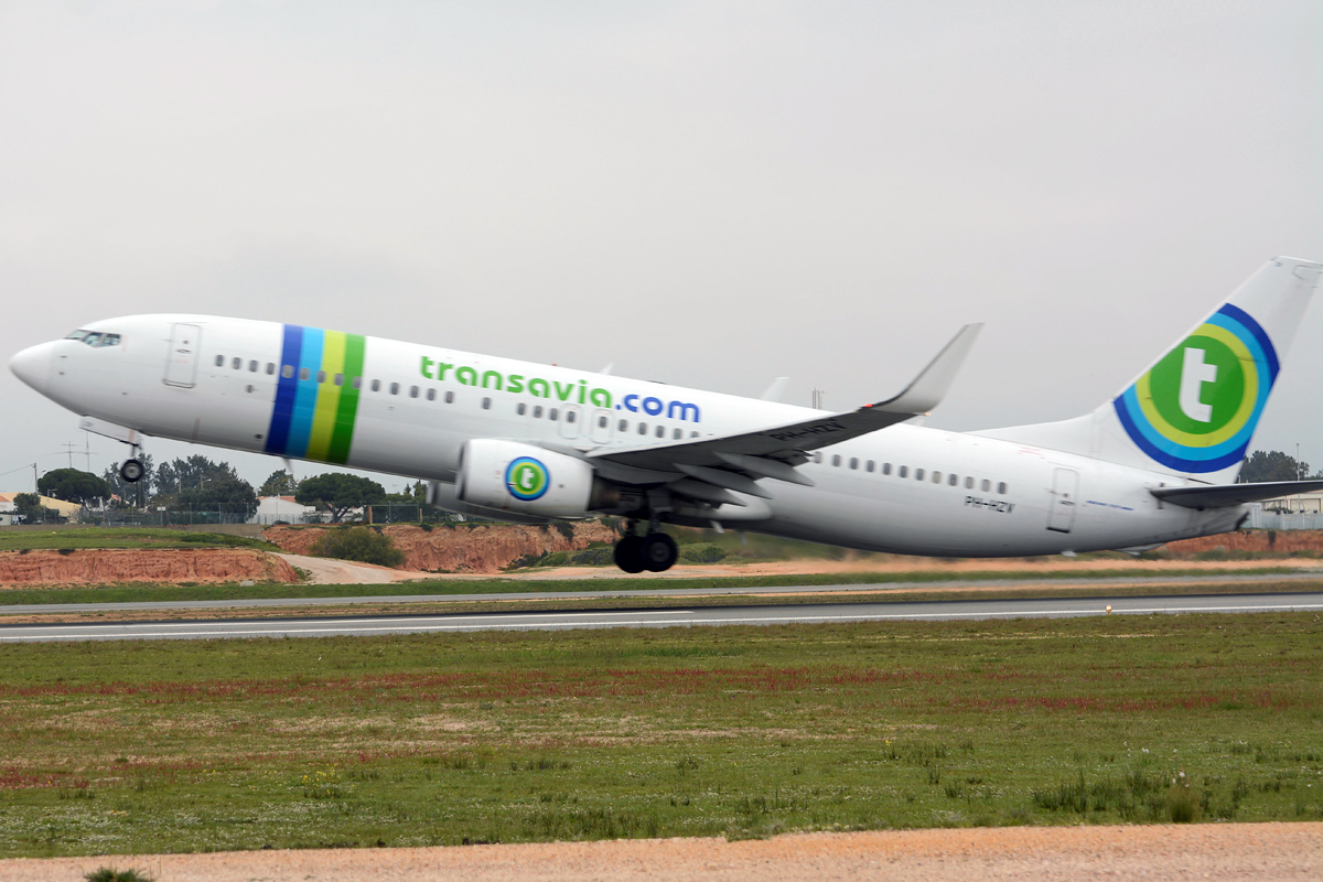 PH-HZV (30650) 2002 Boeing 737-8K2(WL)