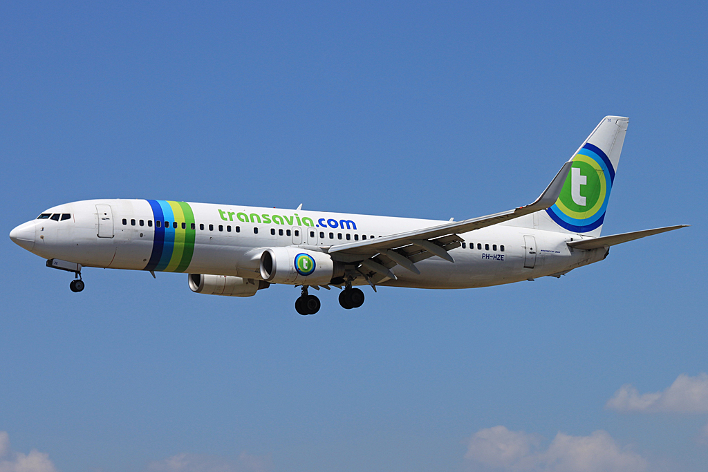 PH-HZE (28377) 1999 Boeing 737-8K2(WL)