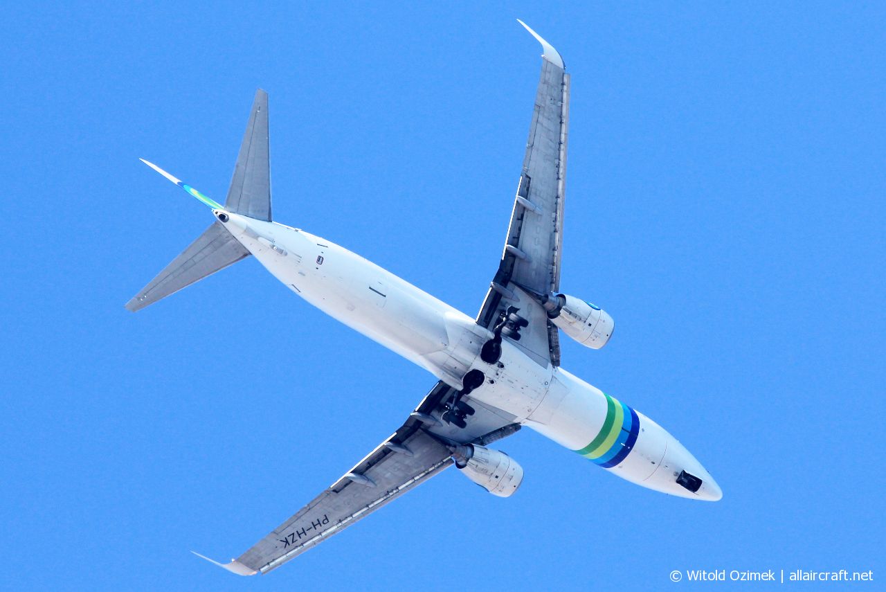 PH-HZK · Boeing 737-8K2(WL) · (HER / LGIR)