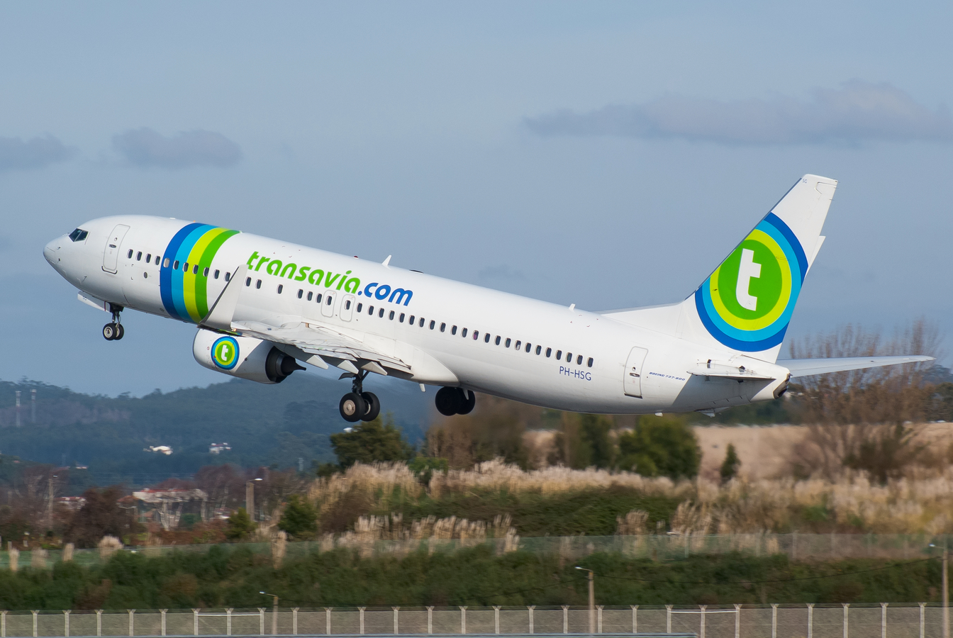PH-HSG · Boeing 737-8K2(WL) · (OPO / LPPR)