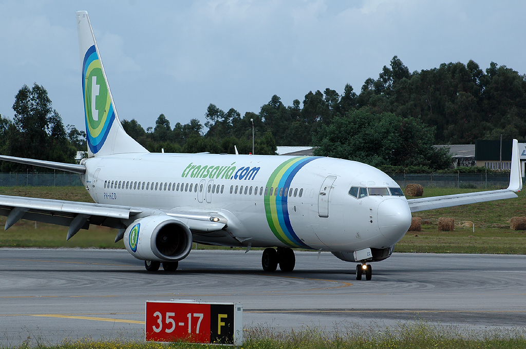 PH-HZD (28376) 1999 Boeing 737-8K2(WL)
