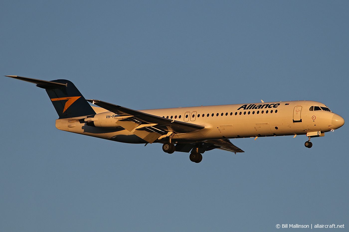VH-FKD (cn 11357) Fokker 100
