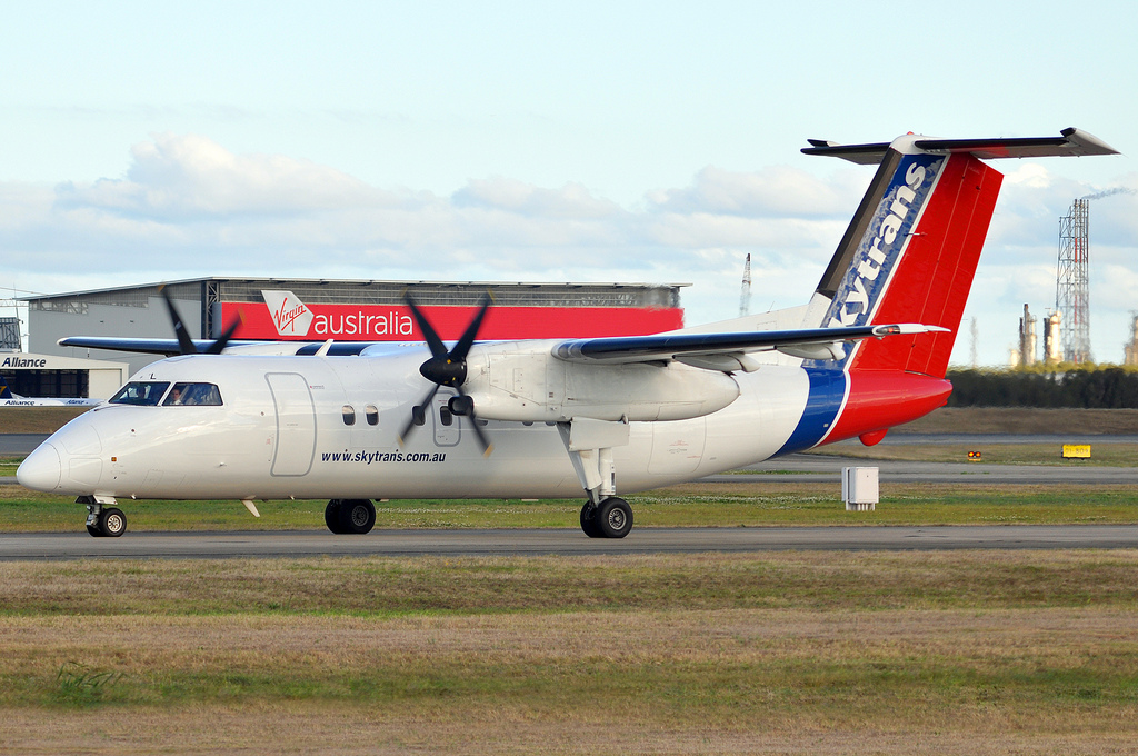 VH-QQL (388) 1994 DeHavilland Canada DHC-8-102 Dash 8
