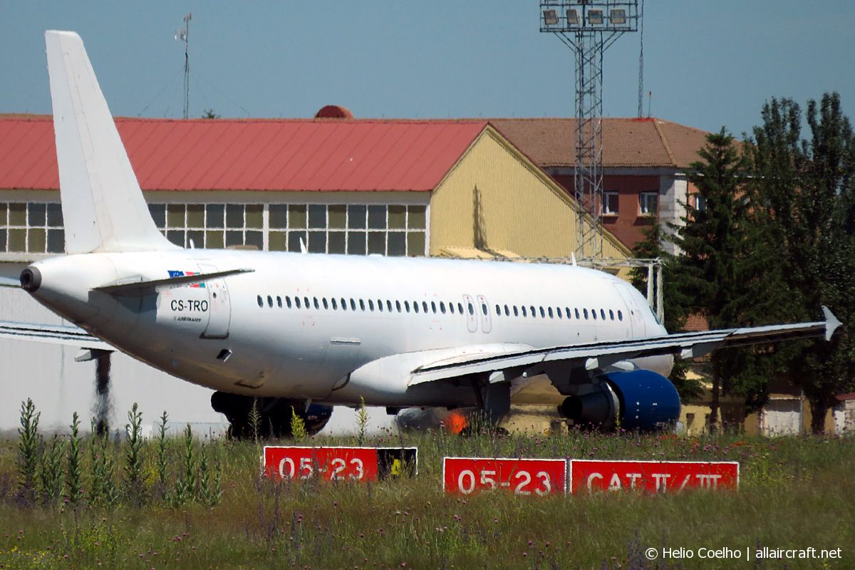 CS-TRO (548) 1995 Airbus A320-214