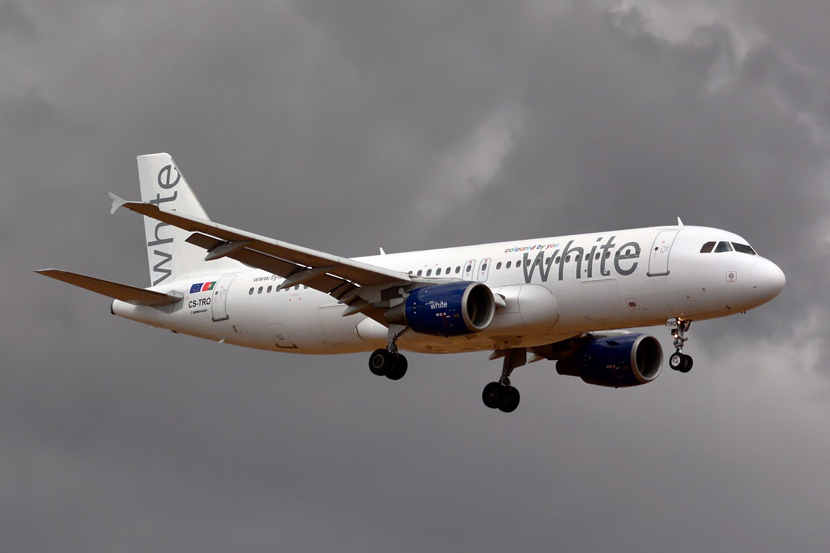 CS-TRO (548) 1995 Airbus A320-214