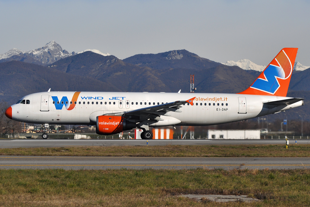 EI-DNP (421) 1993 Airbus A320-212
