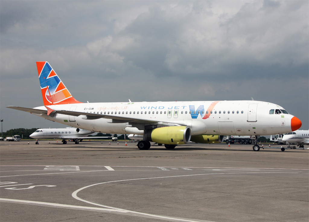 EI-CUM, (cn 542), Airbus A320-232