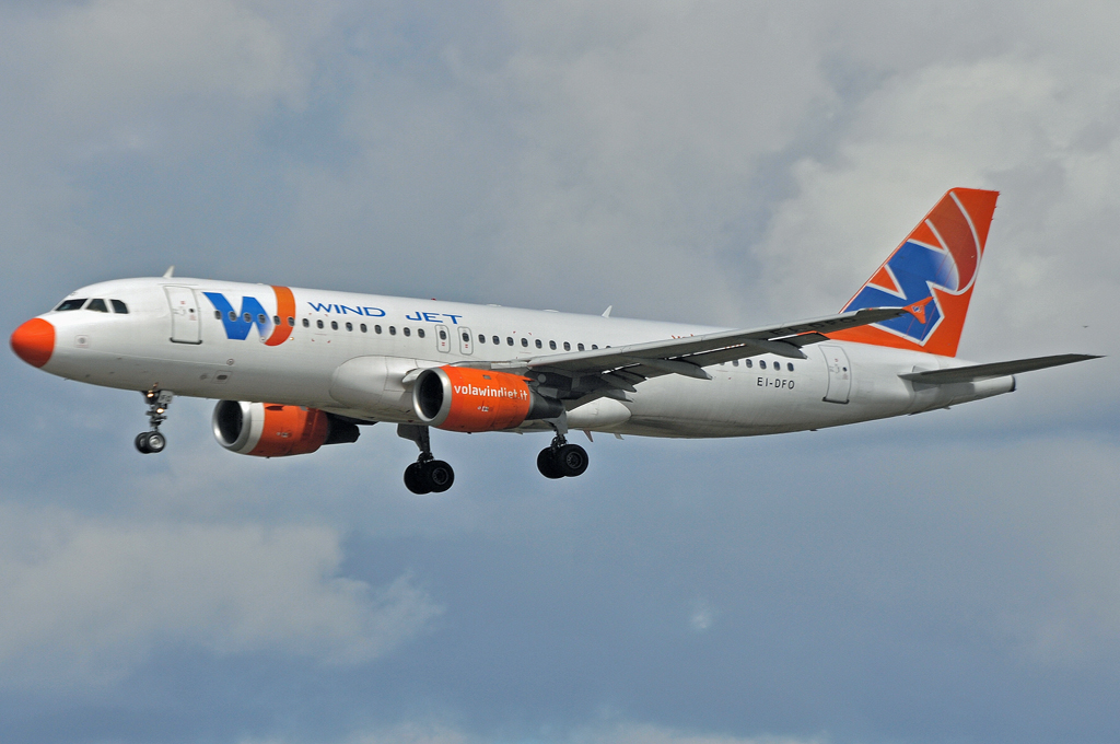 EI-DFO (371) 1992 Airbus A320-211