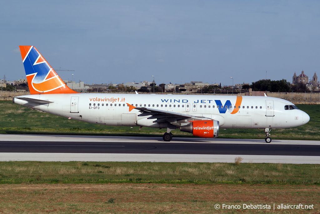 EI-DFO (371) 1992 Airbus A320-211