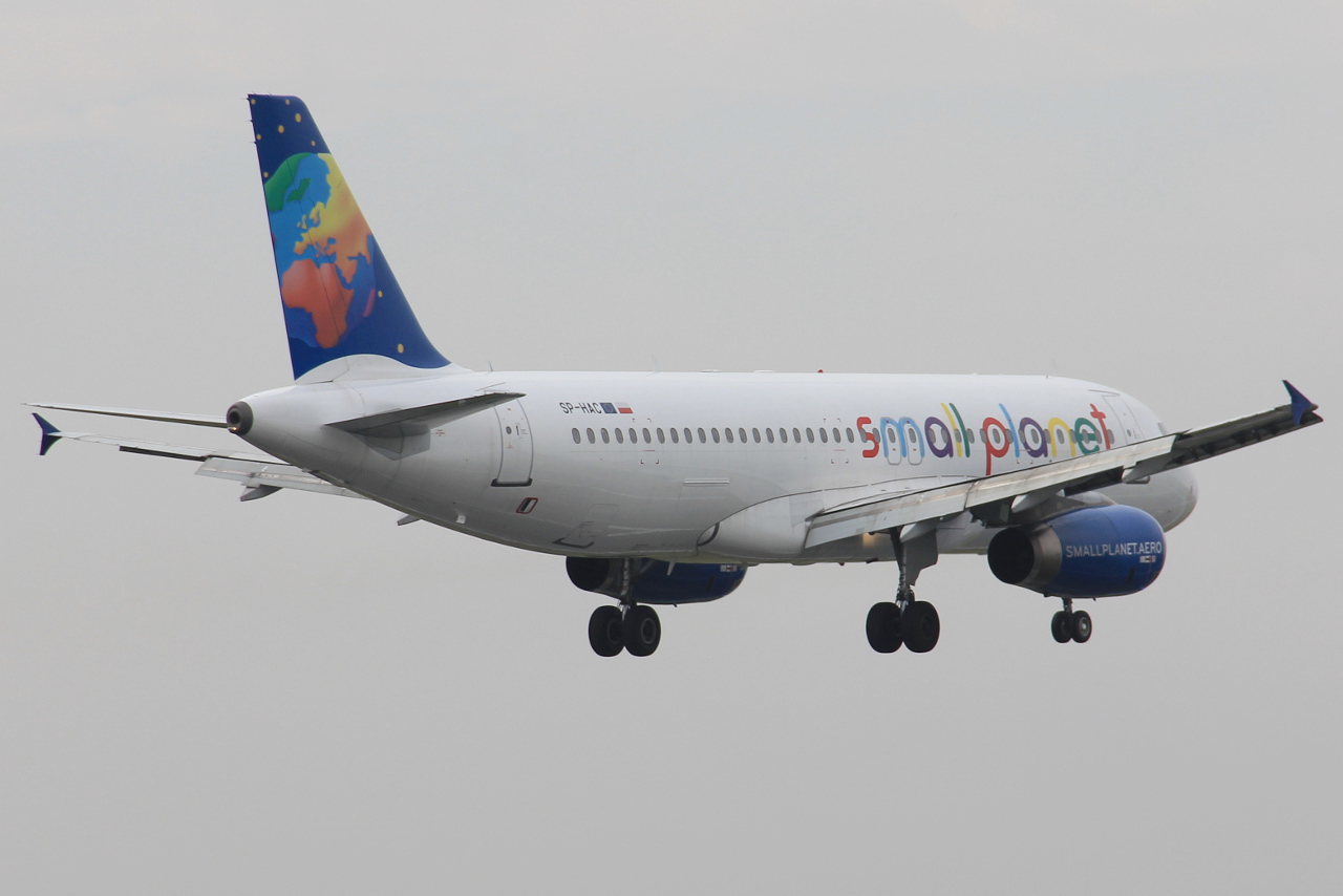 SP-HAC · Airbus A320-233 · (WAW / EPWA)