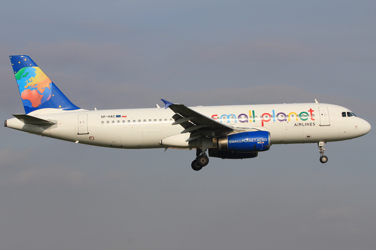SP-HAC · Airbus A320-233 · (WAW / EPWA)
