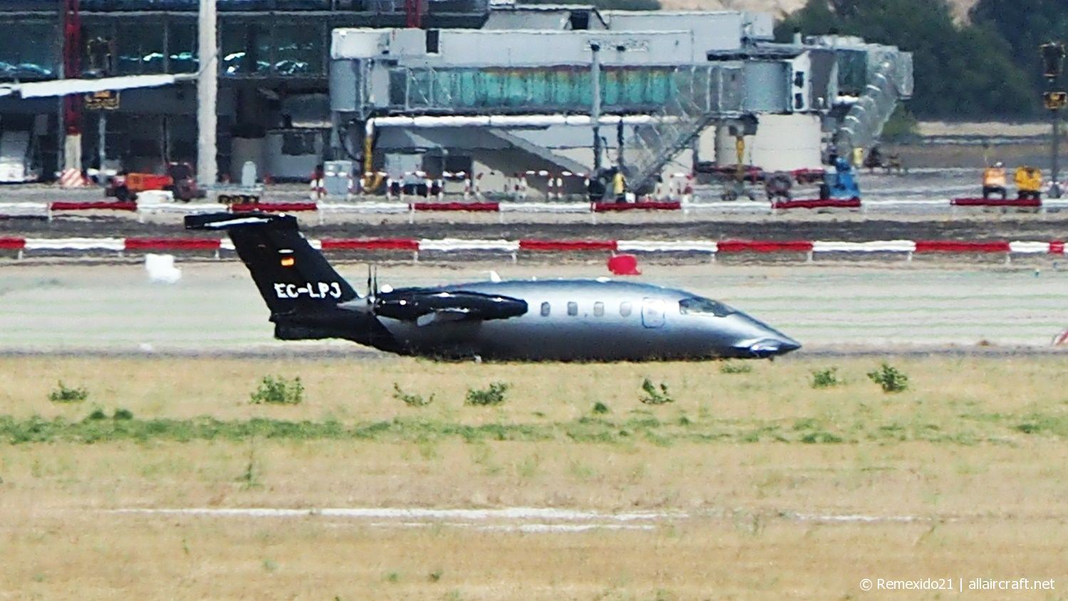 EC-LPJ (1233) 2011 Piaggio P-180 Avanti II