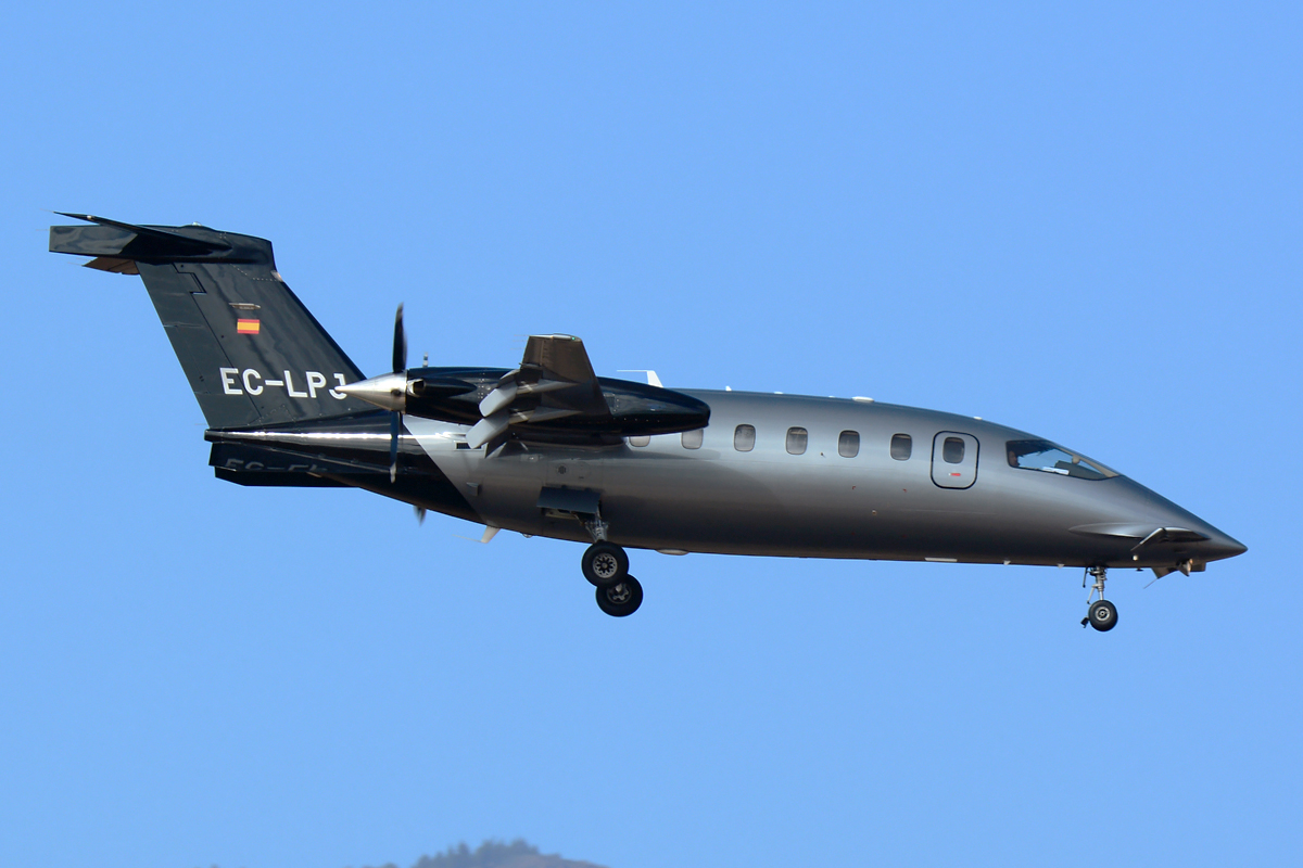 EC-LPJ (1233) 2011 Piaggio P-180 Avanti II