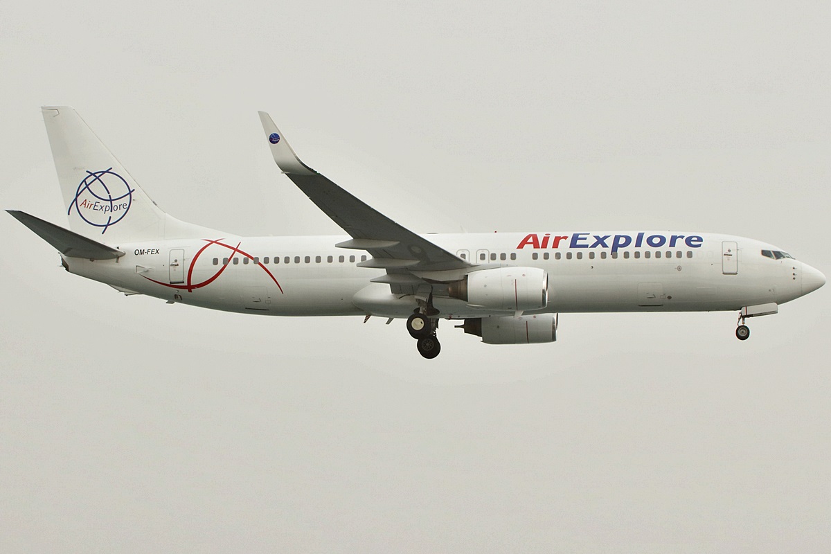 OM-FEX (cn 28213) Boeing 737-8Q8