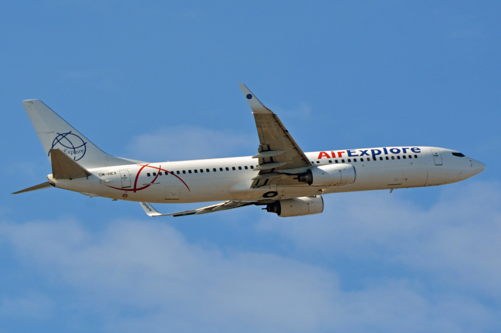 OM-HEX (30785) 2001 Boeing 737-81Q