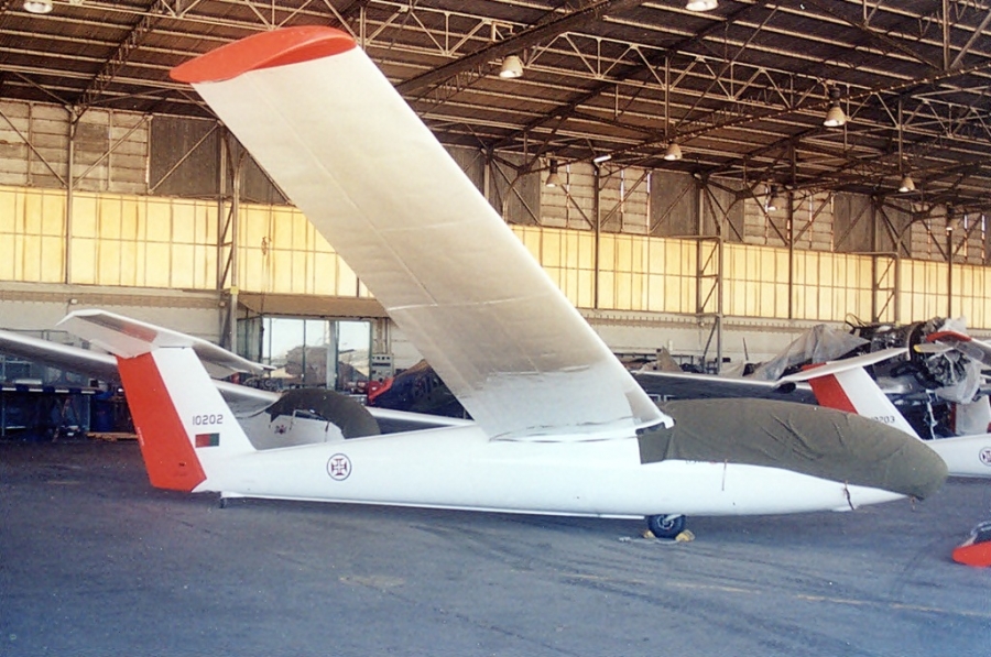 10202 · Let L-23 Super Blanik · --