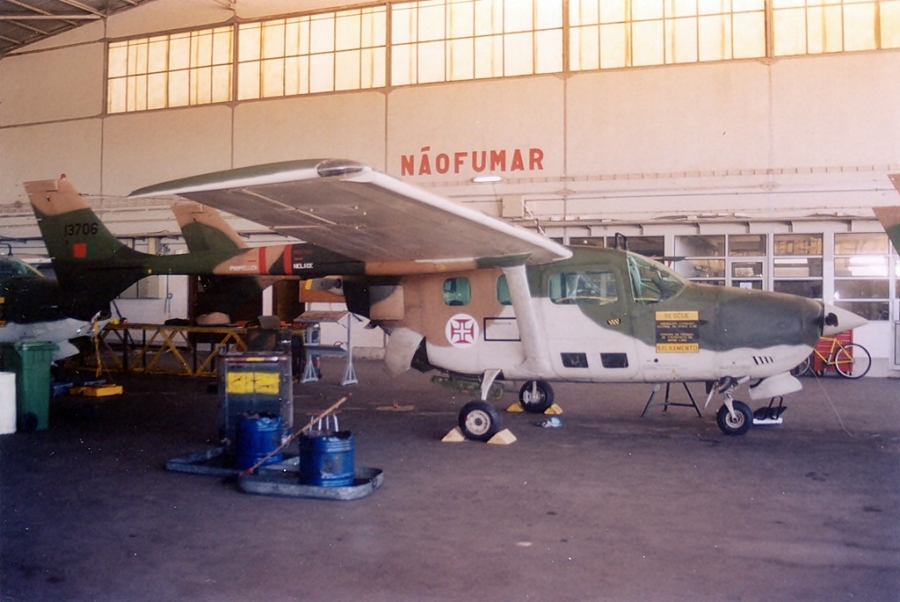 13706 · Reims FTB337G Skymaster · --