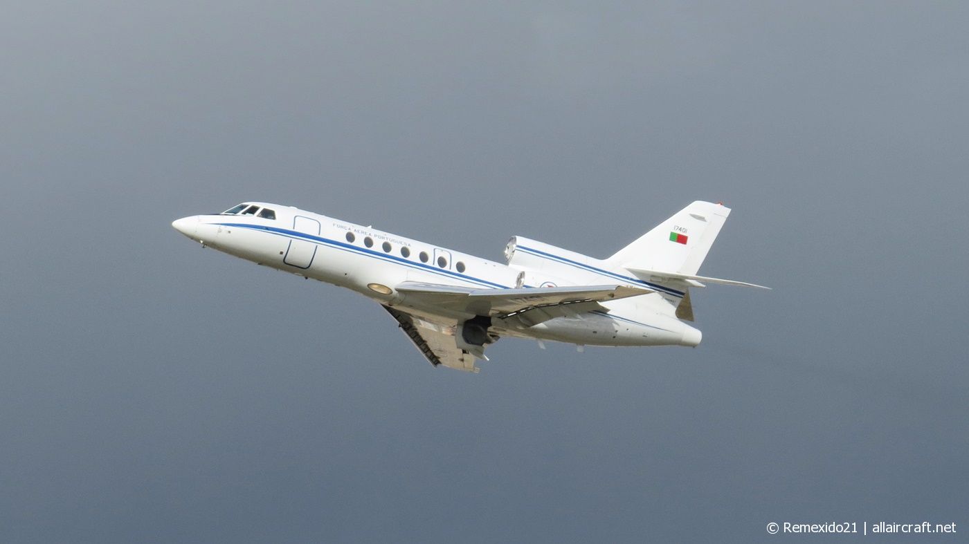 17401 (195) 1988 Dassault Falcon 50