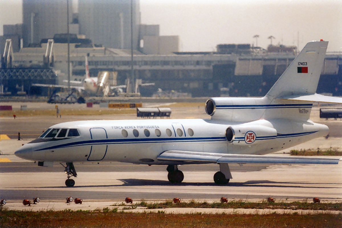 17403 · Dassault Falcon 50 · (LIS / LPPT)