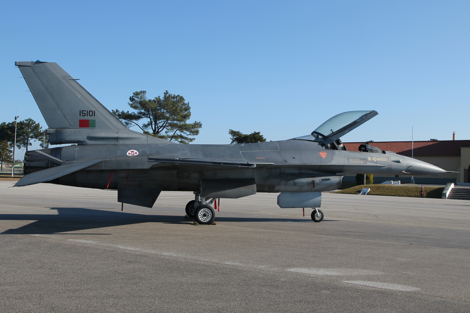 15101 (AA-1) 1993 General Dynamics F-16AM Fighting Falcon