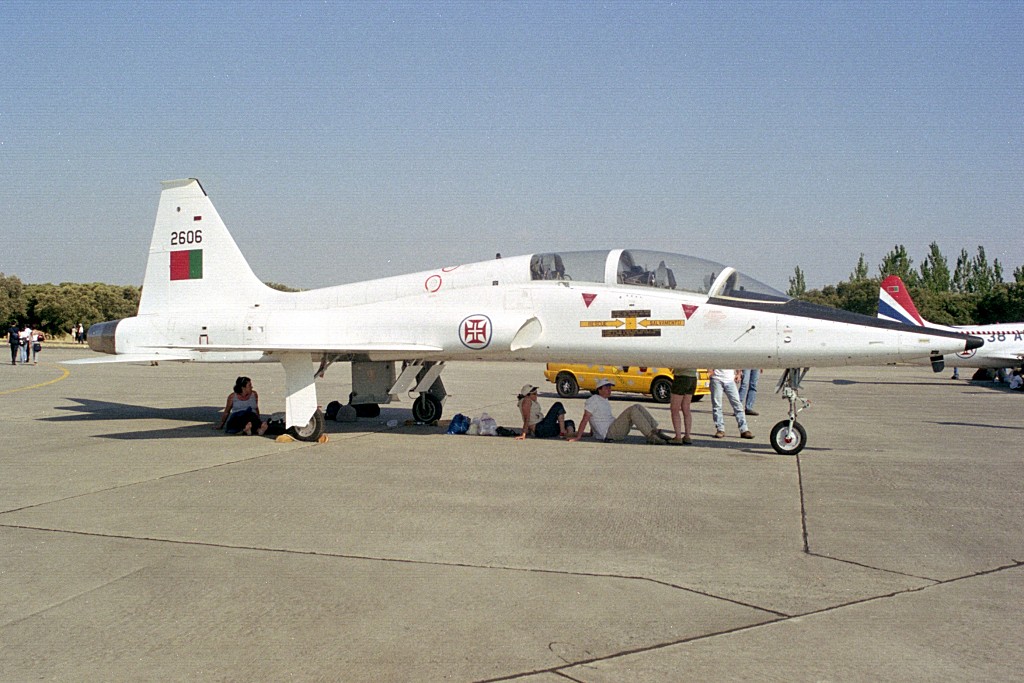 2606 · Northrop T-38A Talon · (LPBJ)