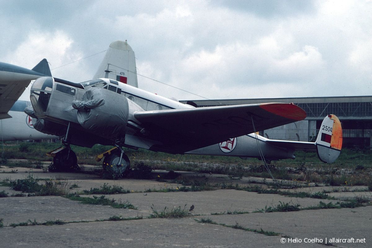 2504 · Beech AT-11 Kansan · (LPST)