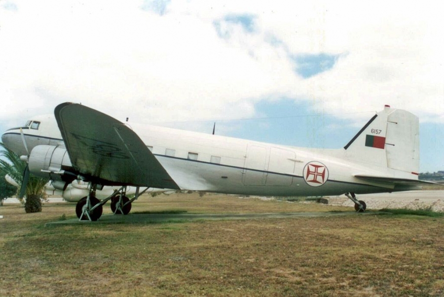 6157 · Douglas C-47A Skytrain · (LPST)