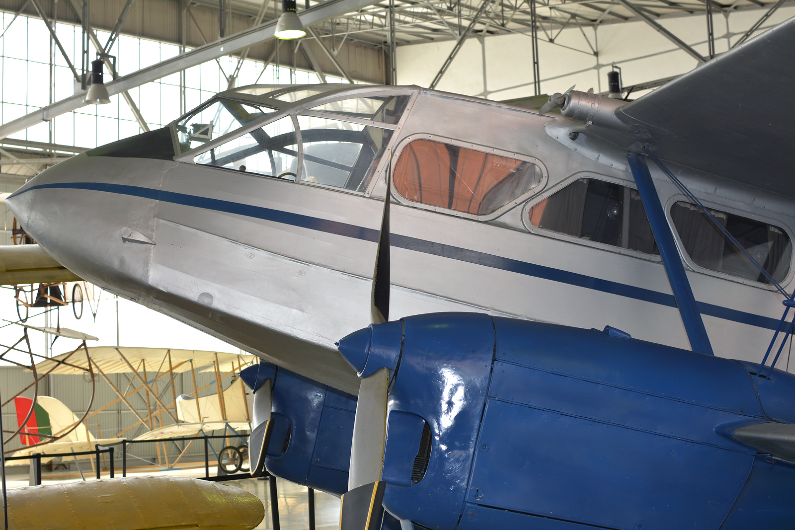 2307 · De Havilland DH-89A Dragon Rapide · (LPST)