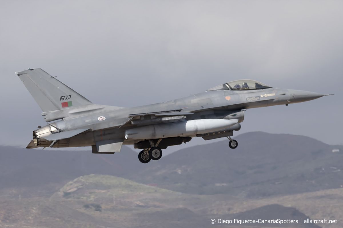 15107 (AA-7) 1994 General Dynamics F-16AM