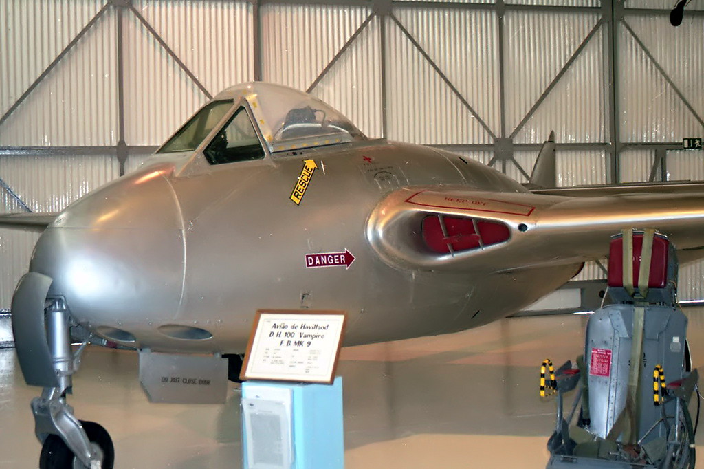 5801 · De Havilland DH-100 Vampire FB9 · (LPAR)