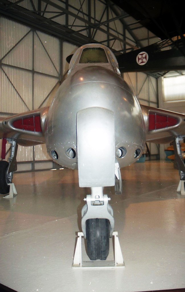 5801 · De Havilland DH-100 Vampire FB9 · (LPAR)
