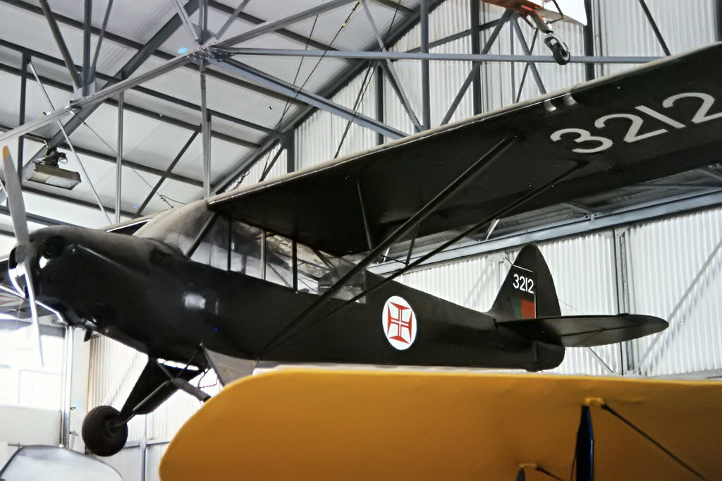 3212 · Piper L-21B Super Cub · (LPAR)