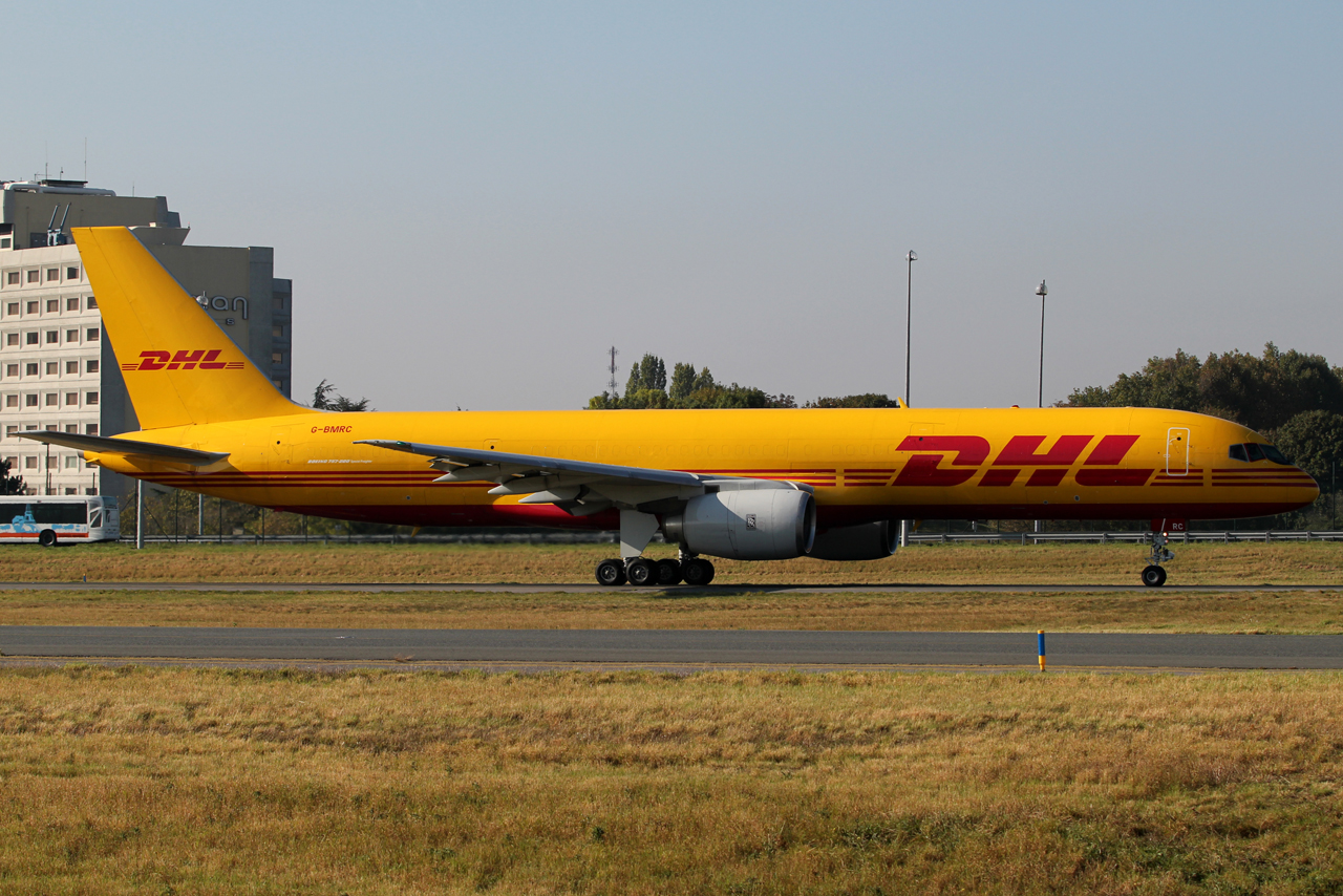 G-BMRC (cn 24072) Boeing 757-236 (SF)