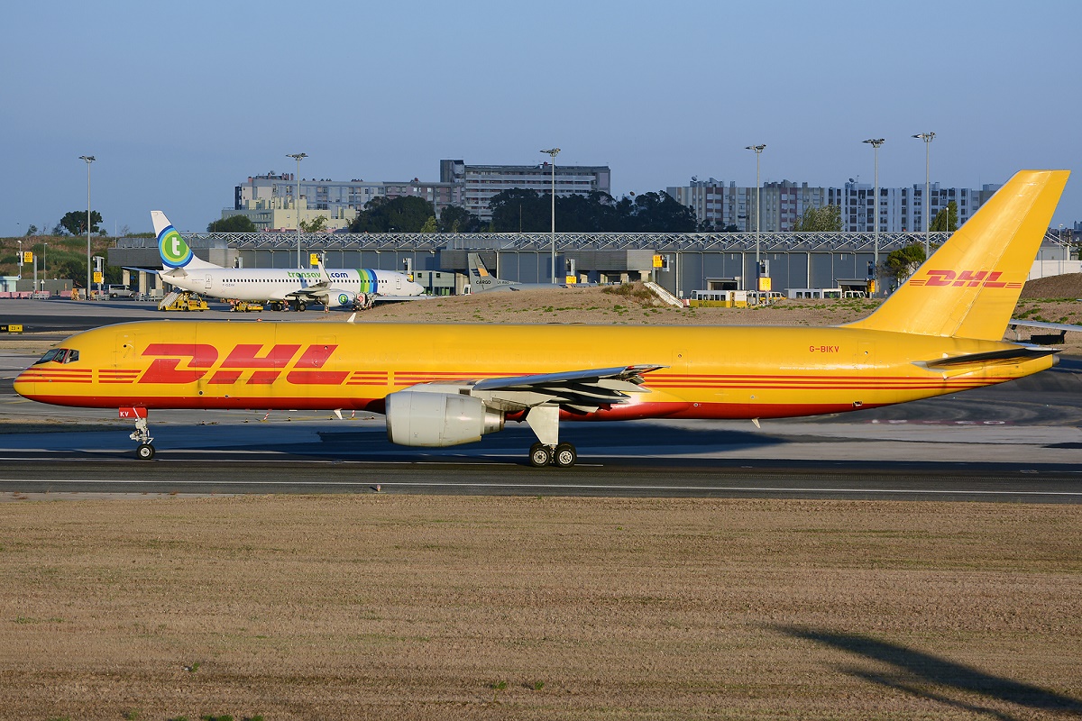 G-BIKV · Boeing 757-236(SF) · (LIS / LPPT)
